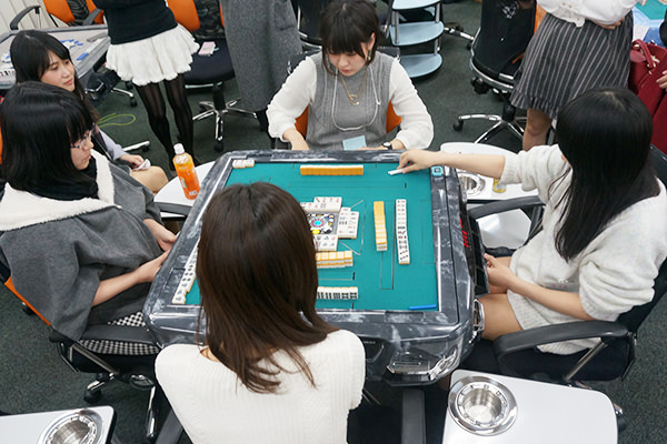 麻雀大会「第一回マグカップ」マージャン女子 決勝戦